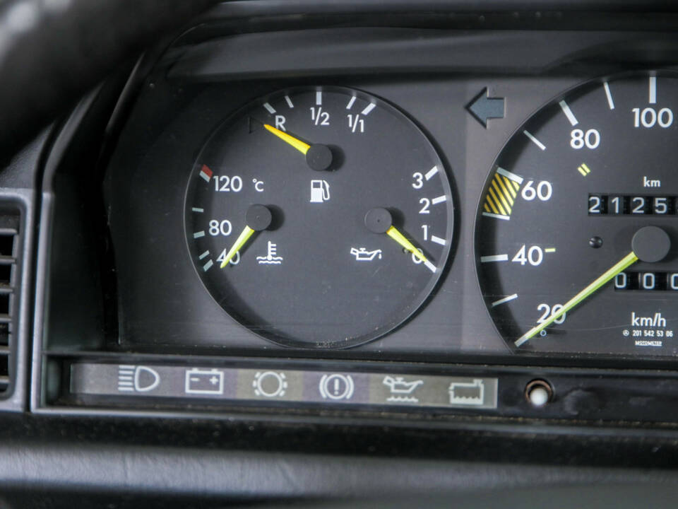 Bild 20/50 von Mercedes-Benz 190 D (1986)