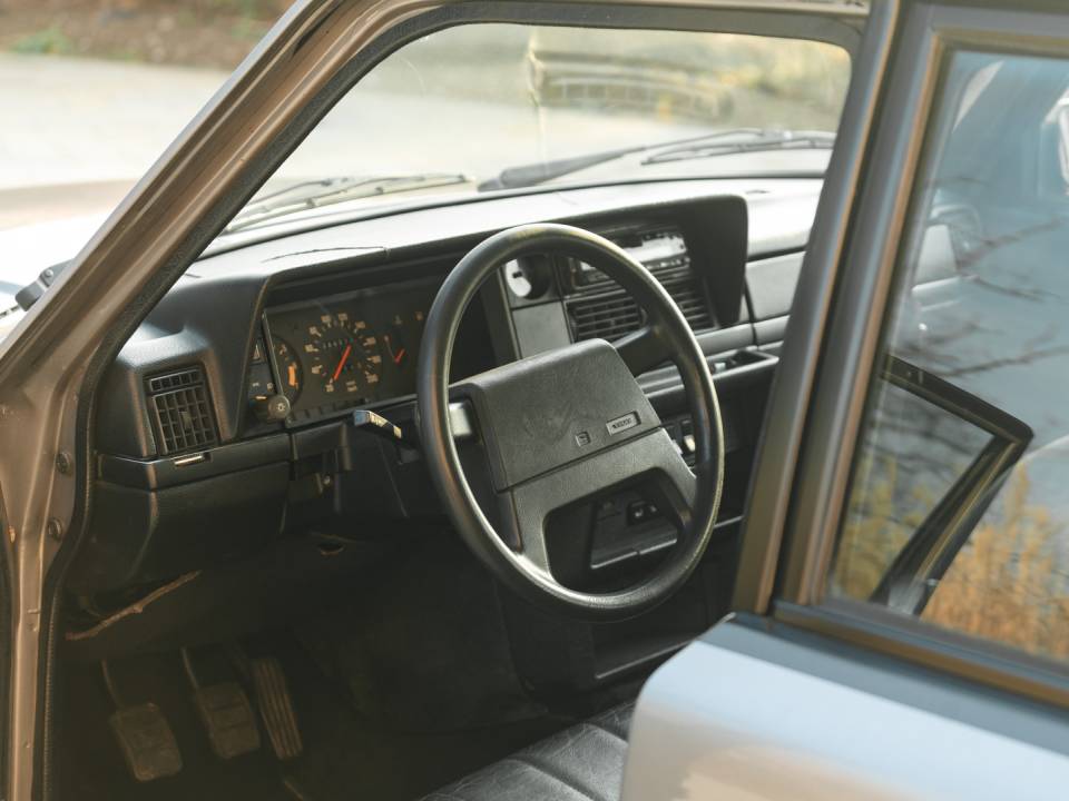 Image 25/45 of Volvo 245 Super Polar (1991)