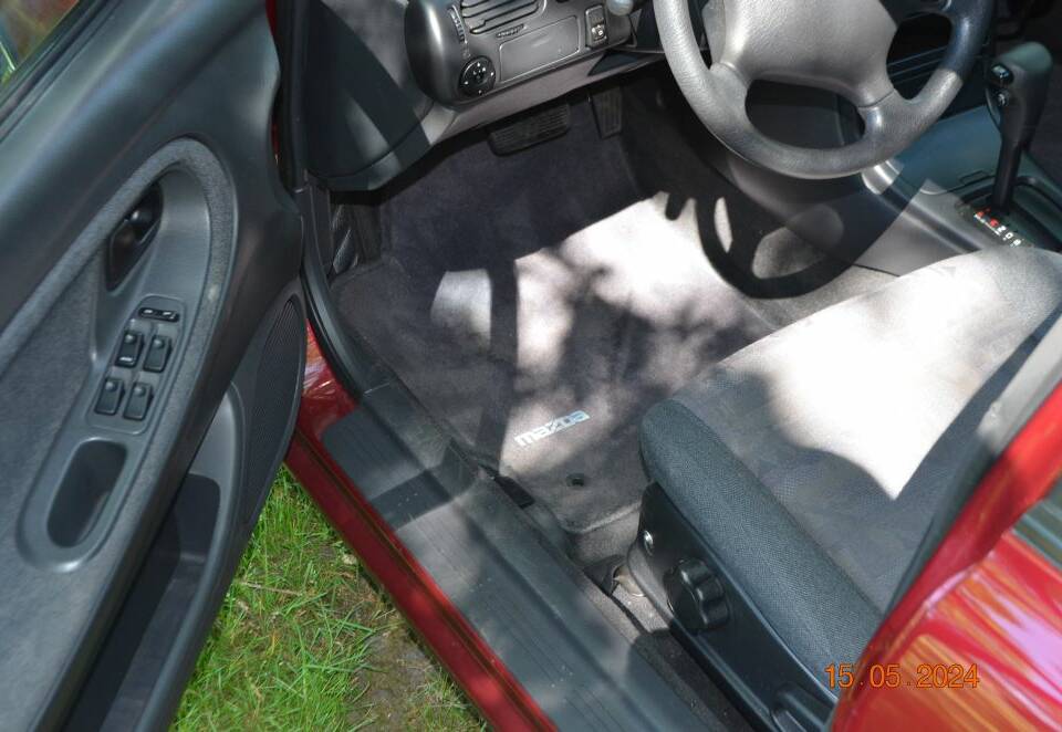 Image 14/38 of Mazda 626 2.0i (1994)