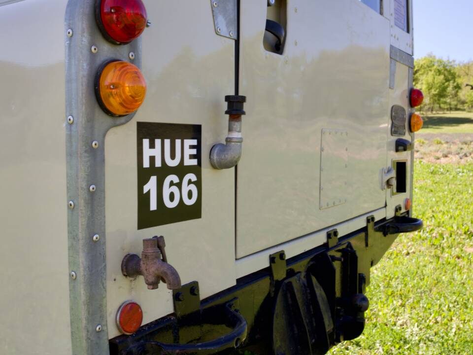 Image 8/14 of Land Rover 109 (1971)