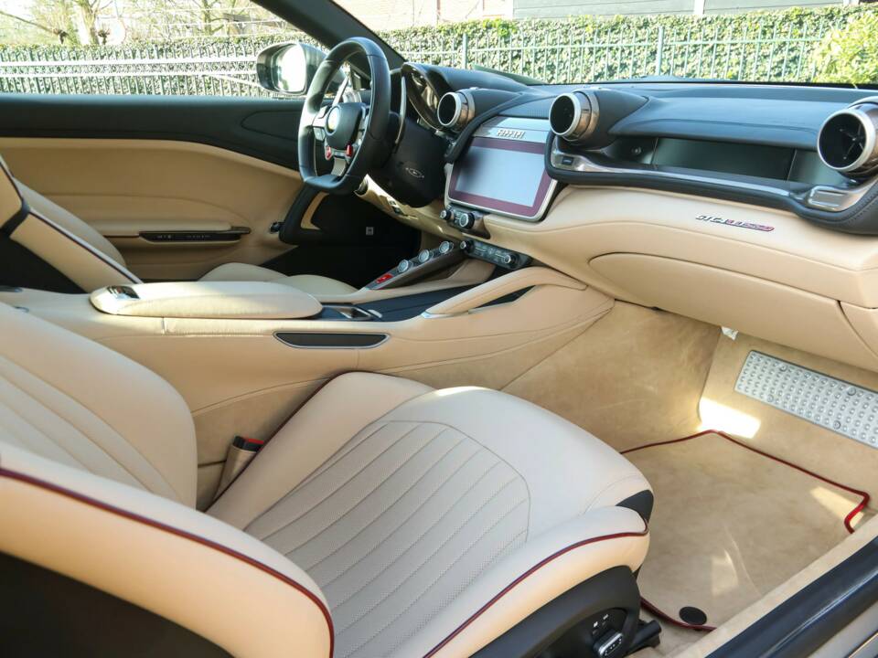 Immagine 29/50 di Ferrari GTC4Lusso (2018)