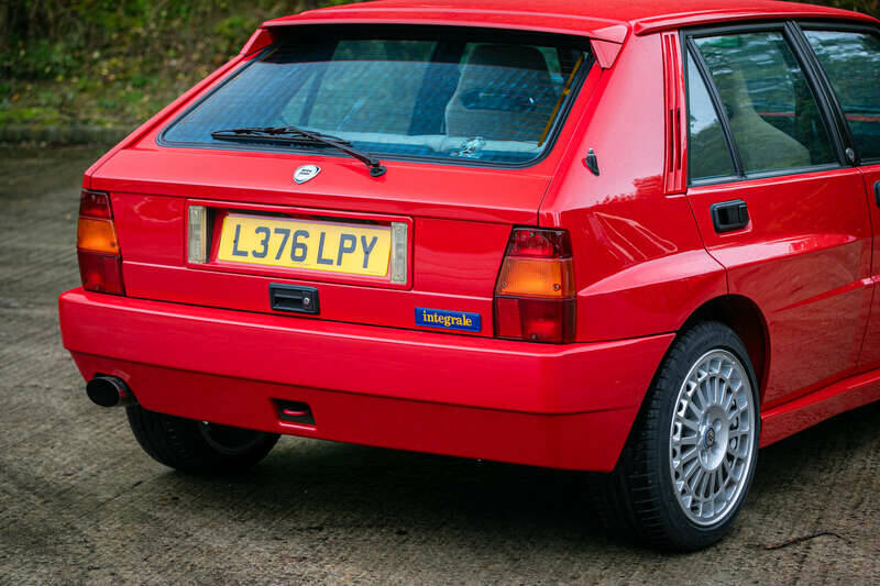 Image 9/50 de Lancia Delta HF Integrale Evoluzione II (1993)