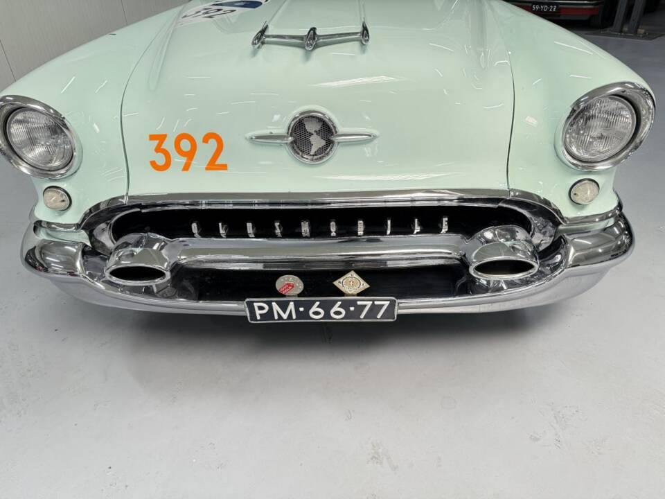 Bild 2/12 von Oldsmobile Super 88 (1955)