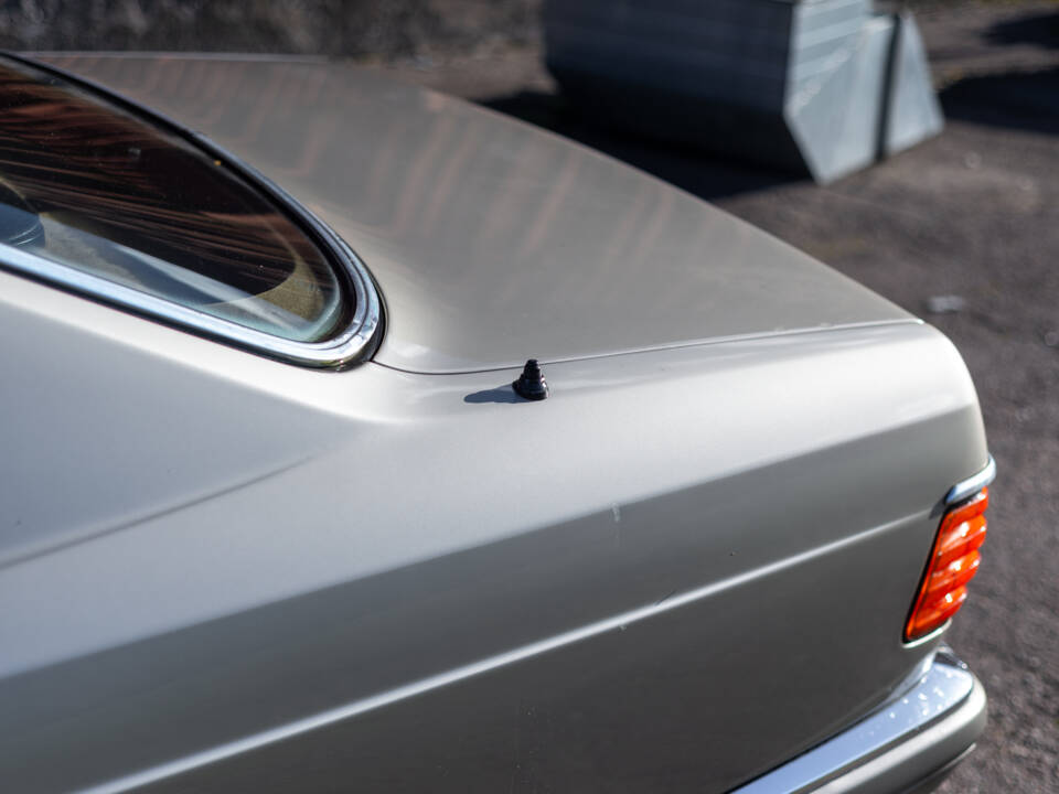 Image 37/95 of Mercedes-Benz 560 SEC (1985)