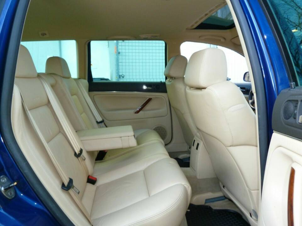 Bild 10/15 von Volkswagen Passat Variant 4.0 W8 (2003)