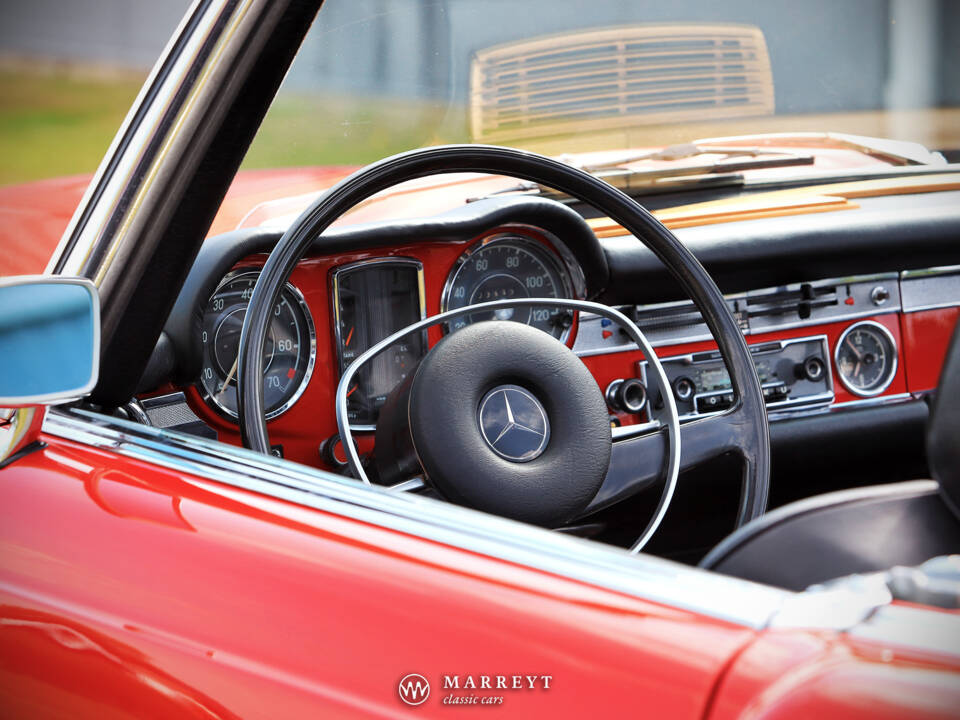 Image 33/70 of Mercedes-Benz 280 SL (1969)