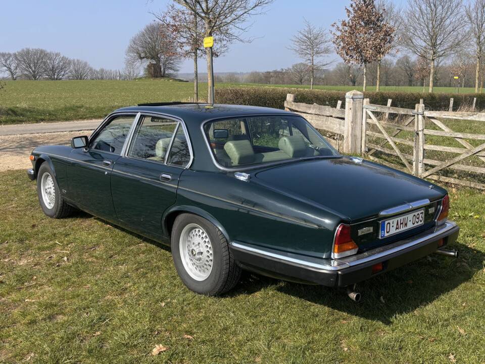 Bild 4/8 von Jaguar XJ 12 (1992)