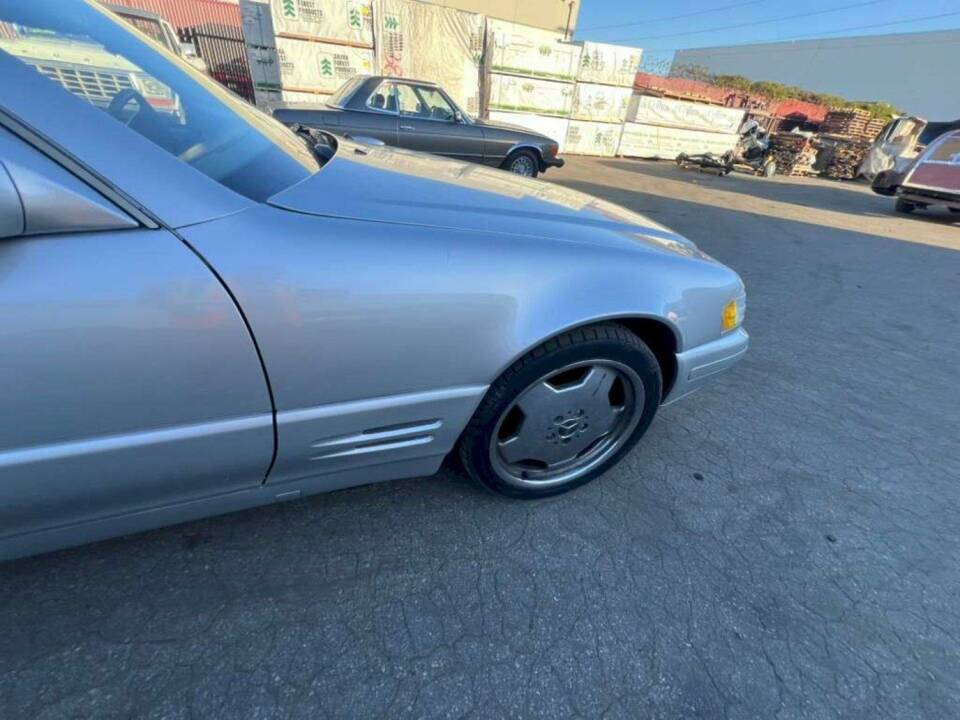 Image 24/40 of Mercedes-Benz SL 500 (1996)