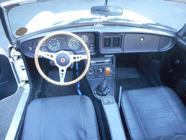 Image 11/21 of MG MGB (1980)