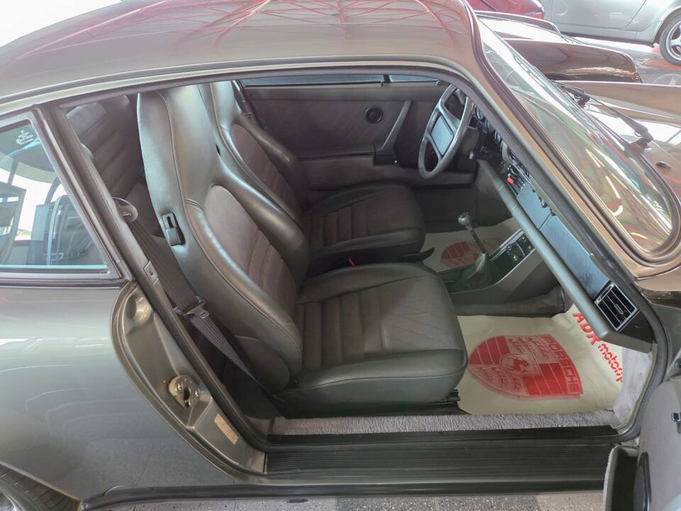 Bild 21/27 von Porsche 911 Carrera 3.2 (1987)