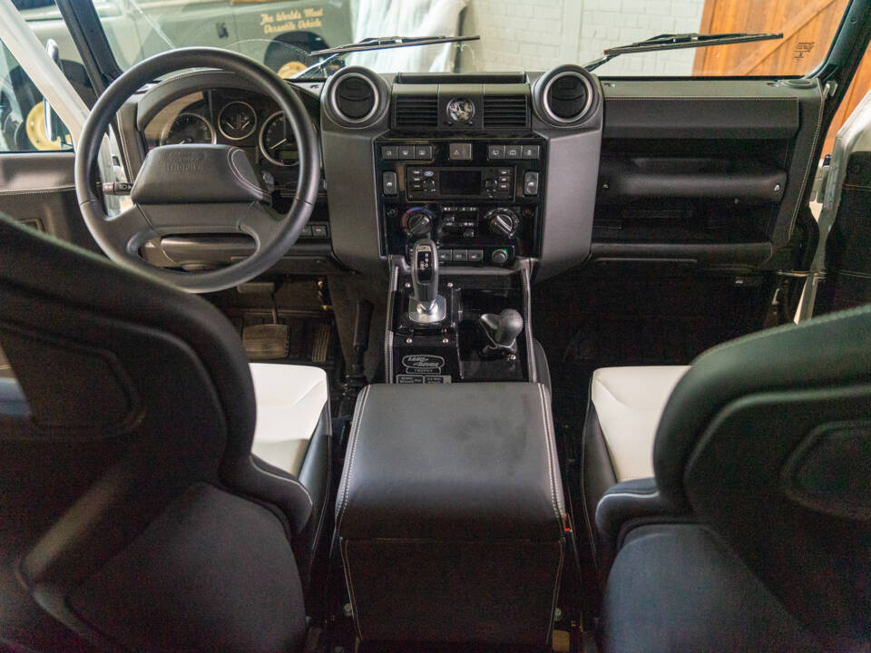 Bild 13/30 von Land Rover Defender 90 Works V8 (2012)