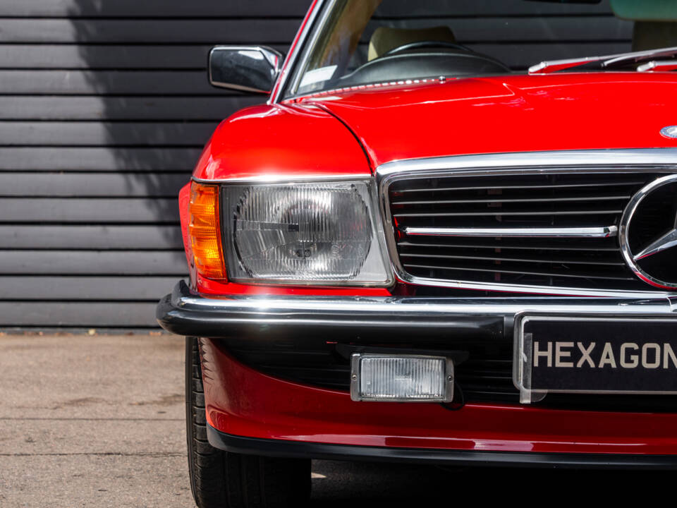 Image 14/59 of Mercedes-Benz 300 SL (1989)
