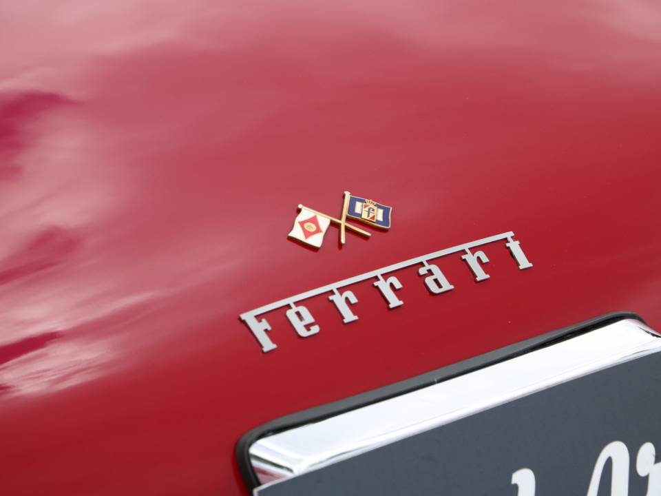 Image 24/42 of Ferrari 250 GTE (1961)