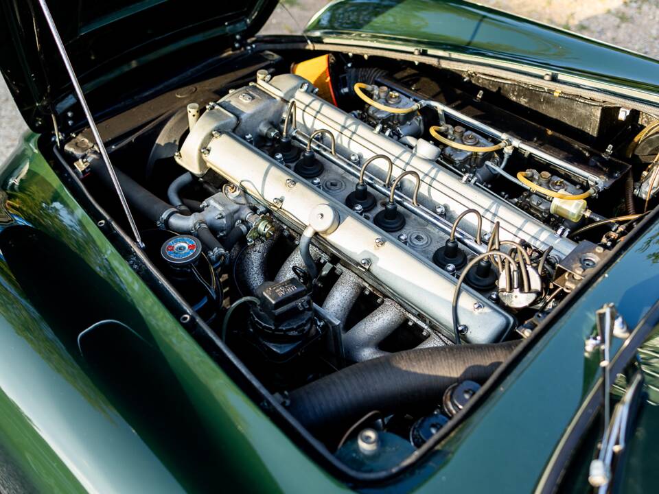 Bild 39/43 von Aston Martin DB 6 Vantage (1967)