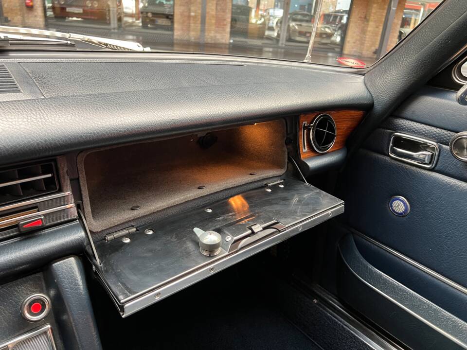 Image 24/41 de Mercedes-Benz 250 C (1970)