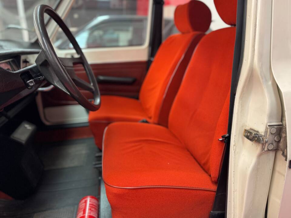 Image 16/19 of Renault R 6 GTL (1980)