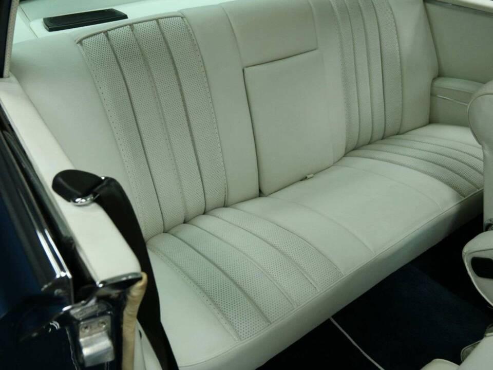 Image 27/50 of Mercedes-Benz 280 SE 3,5 (1971)