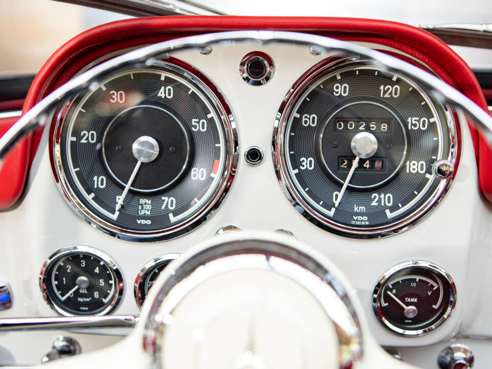 Image 15/28 of Mercedes-Benz 190 SL (1961)