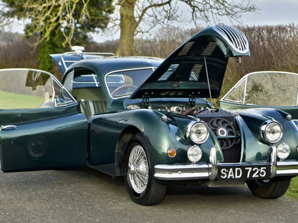 Image 18/50 of Jaguar XK 140 FHC (1956)