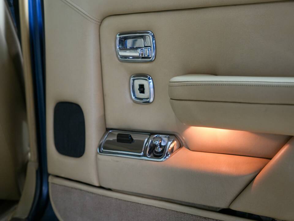 Image 22/48 of Rolls-Royce Silver Spirit (1983)