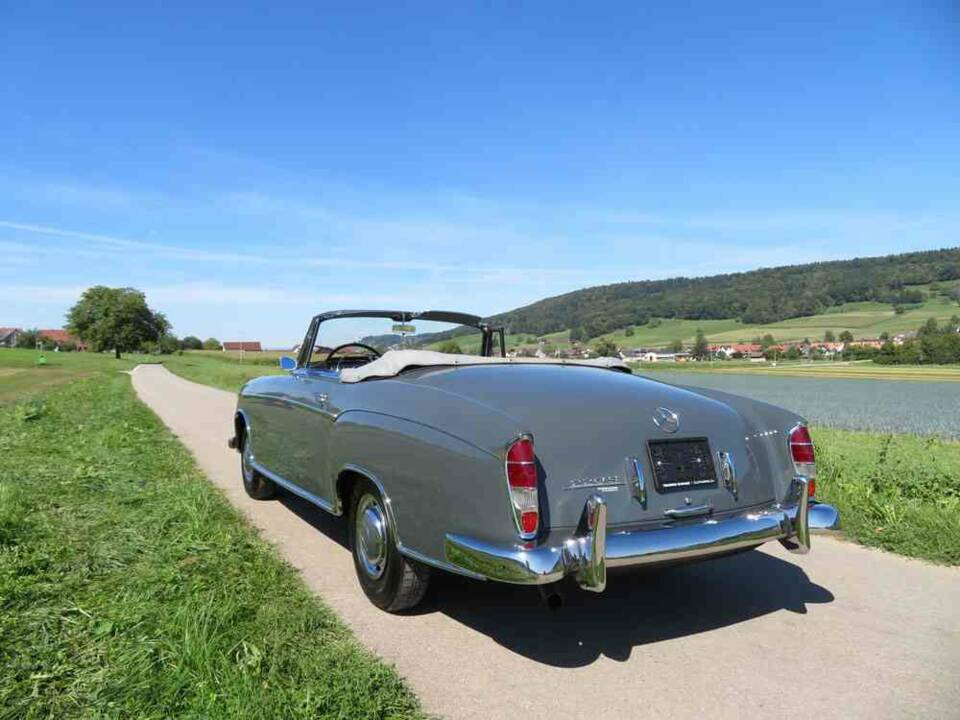 Image 2/25 of Mercedes-Benz 220 S Cabriolet (1957)