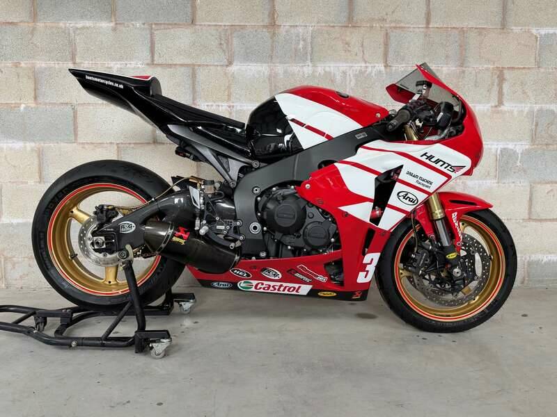 Bild 1/50 von Honda CBR 1000 RR Fireblade (2010)