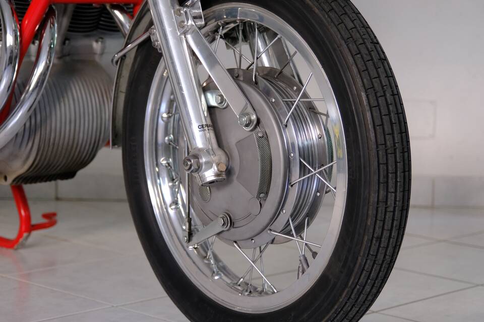 Image 17/99 of MV Agusta 750 Sport (1971)