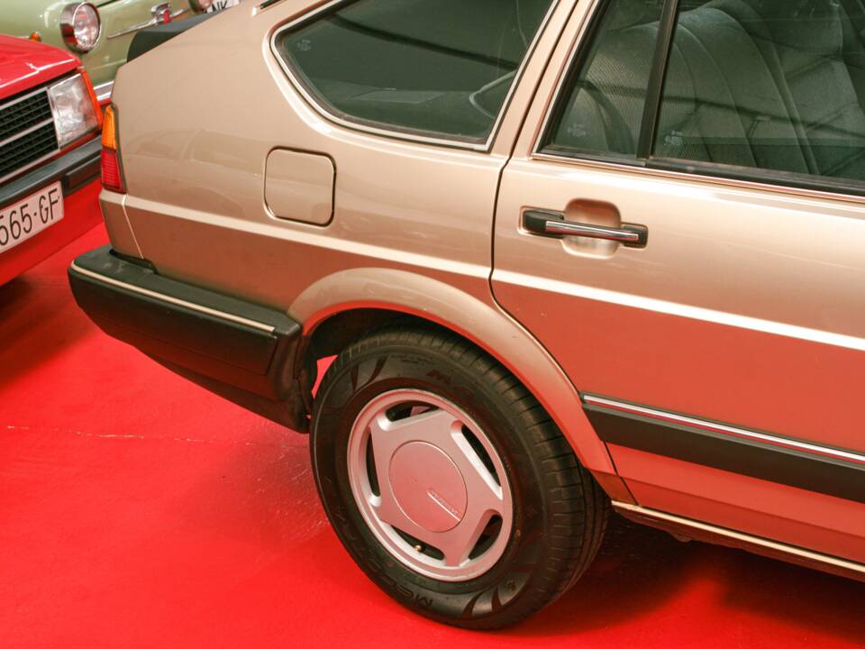 Afbeelding 7/37 van Volkswagen Passat 2.0 (1987)