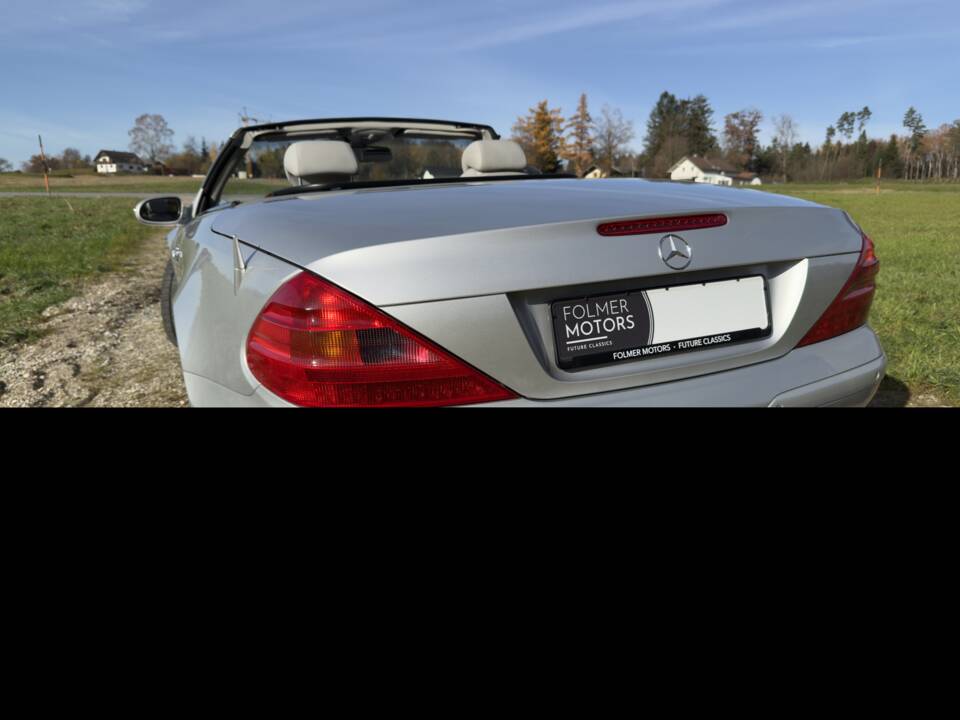 Image 39/89 of Mercedes-Benz SL 500 (2002)