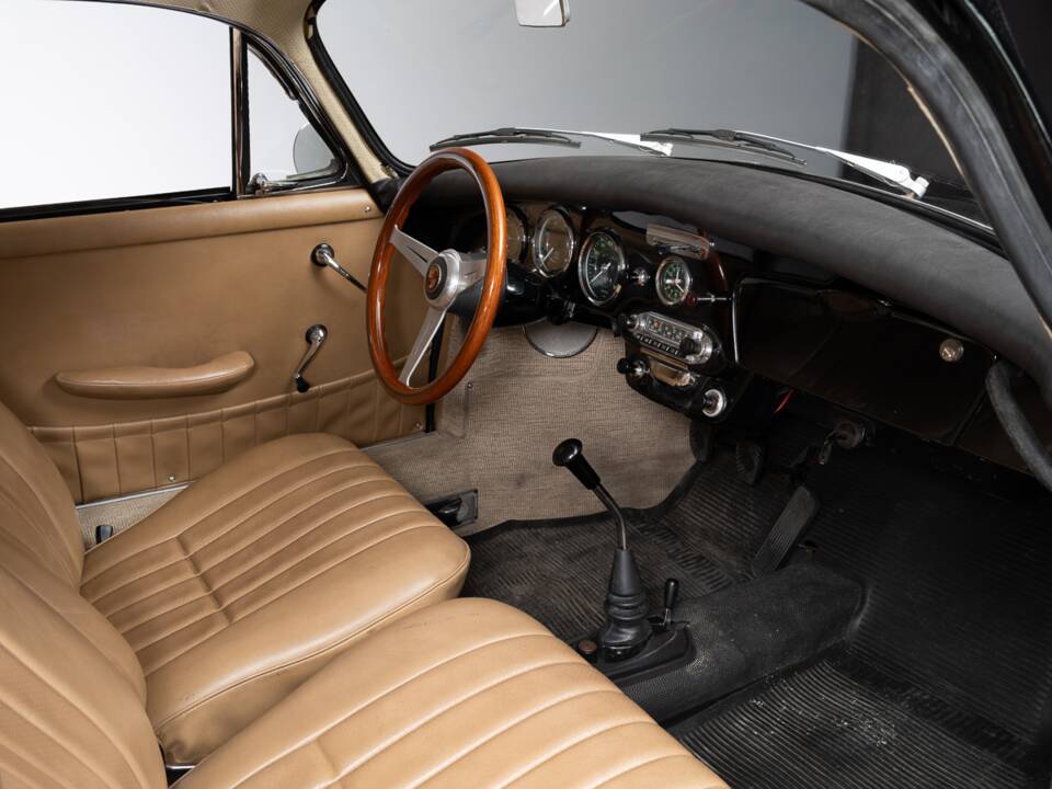 Image 26/34 of Porsche 356 C 1600 SC (1964)