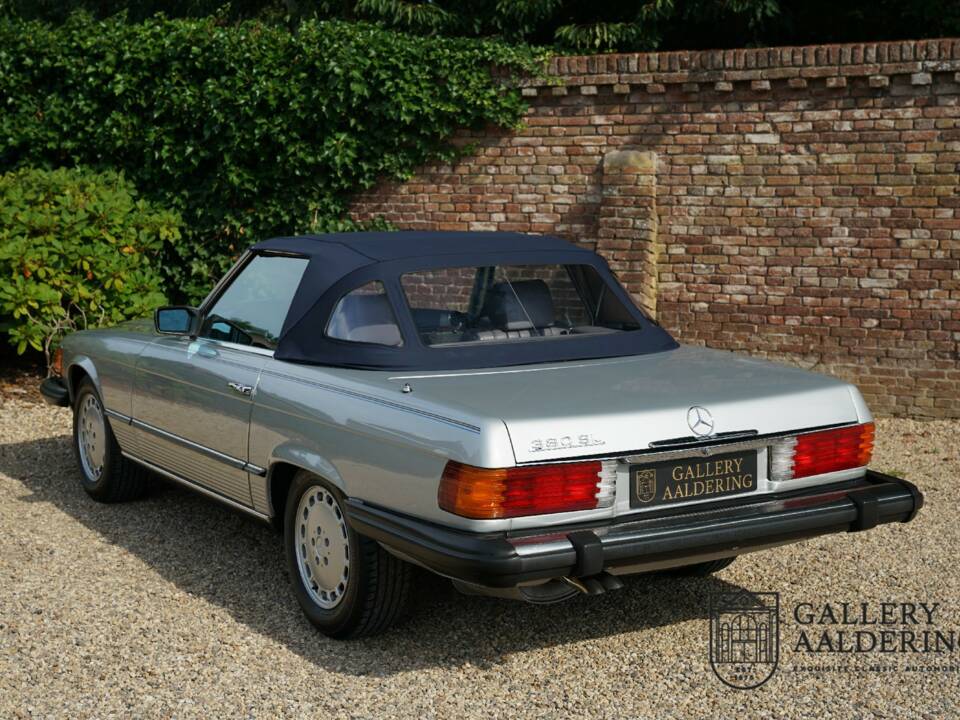 Image 2/50 of Mercedes-Benz 380 SL (1982)