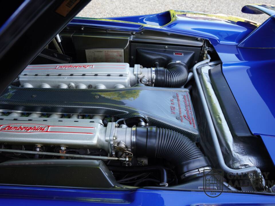 Image 4/50 of Lamborghini Diablo VT Roadster (1996)