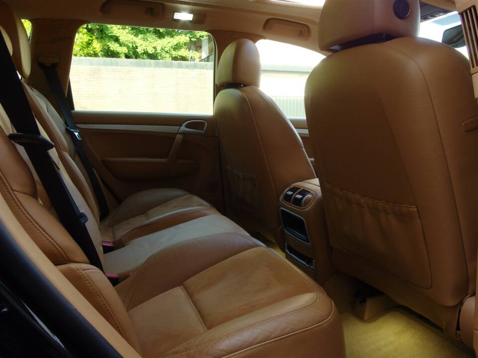 Image 68/98 of Porsche Cayenne GTS (2008)