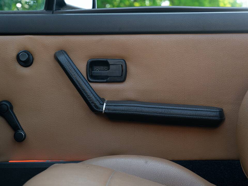 Image 41/50 of Volkswagen Golf I Cabrio GLi 1.8 (1983)