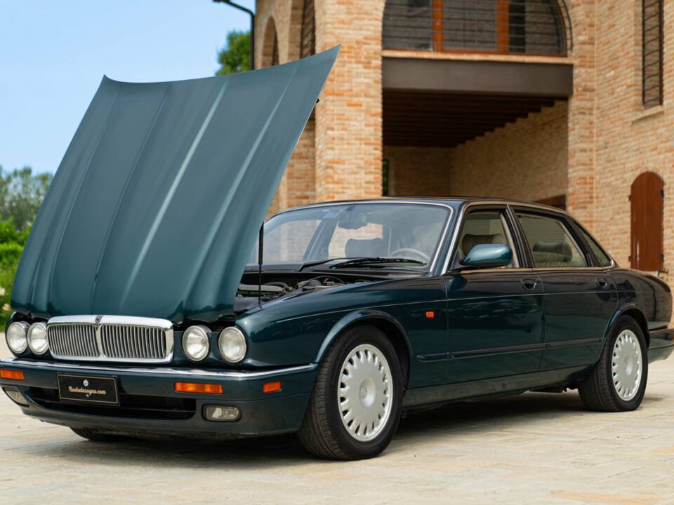Afbeelding 46/50 van Jaguar XJ6 3.2 (1995)