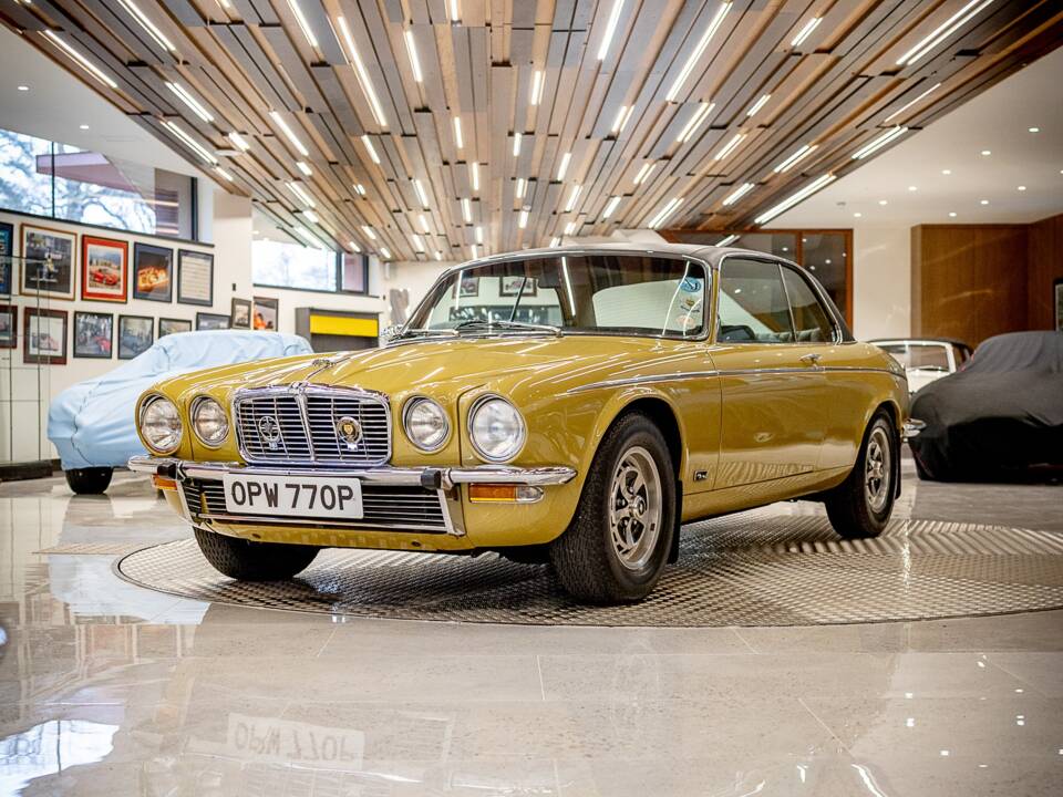 Image 14/50 de Jaguar XJ 6 C 4.2 (1975)
