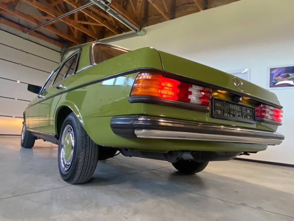 Immagine 12/91 di Mercedes-Benz 240 D (1981)