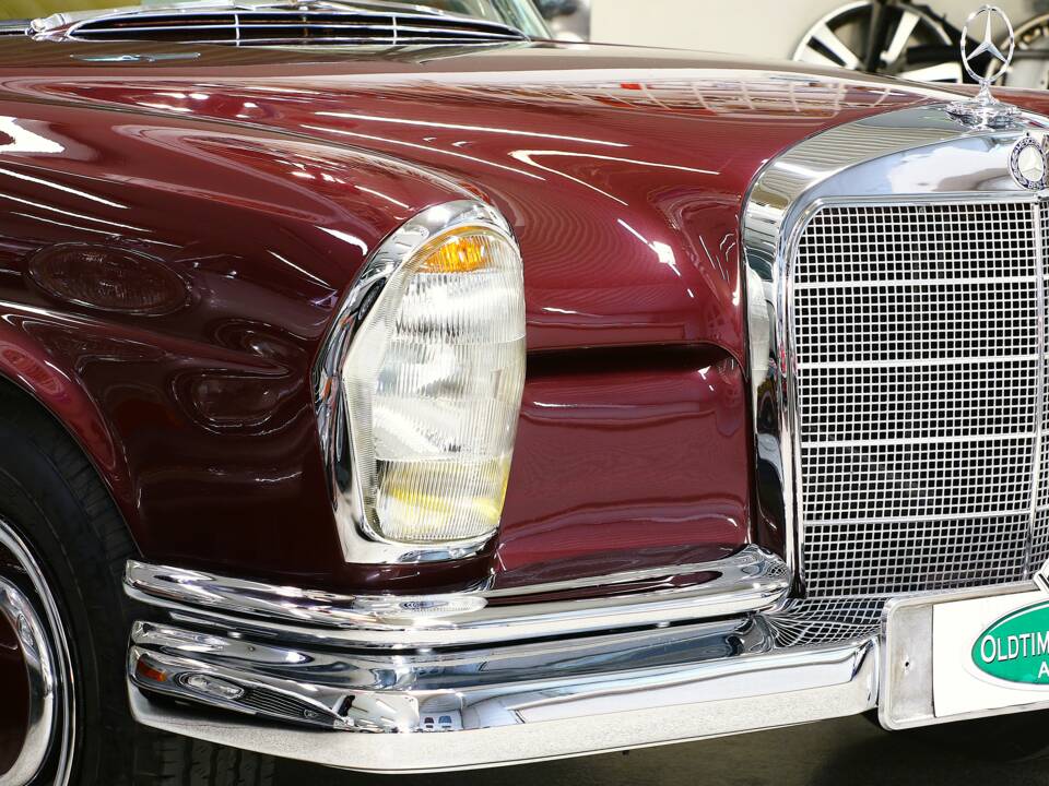 Bild 8/39 von Mercedes-Benz 220 SE b (1964)