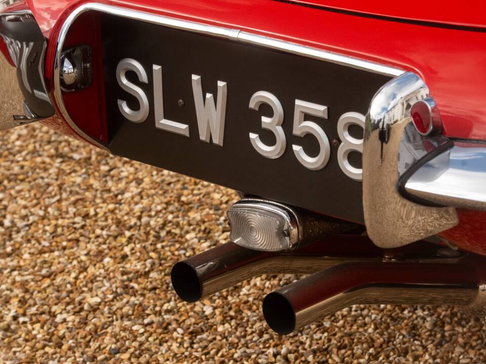 Image 37/50 de Jaguar E-Type (1967)