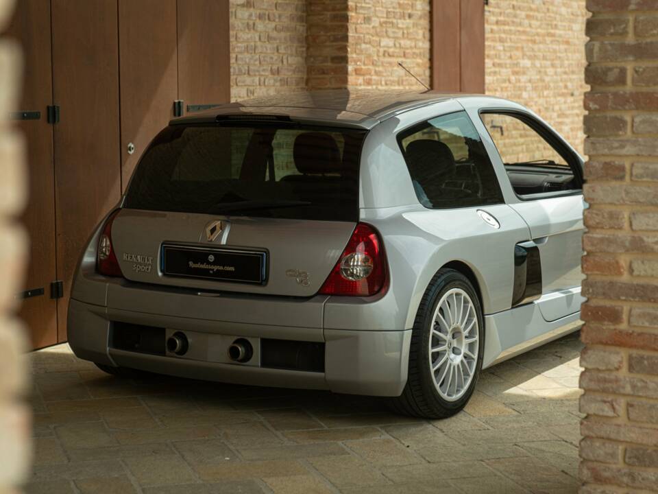 Bild 16/50 von Renault Clio II V6 (2002)