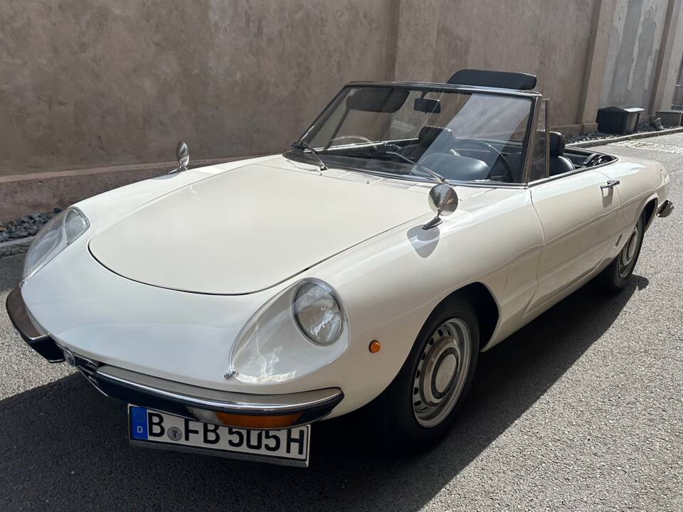 Image 1/63 of Alfa Romeo Spider 1300 Junior (1970)