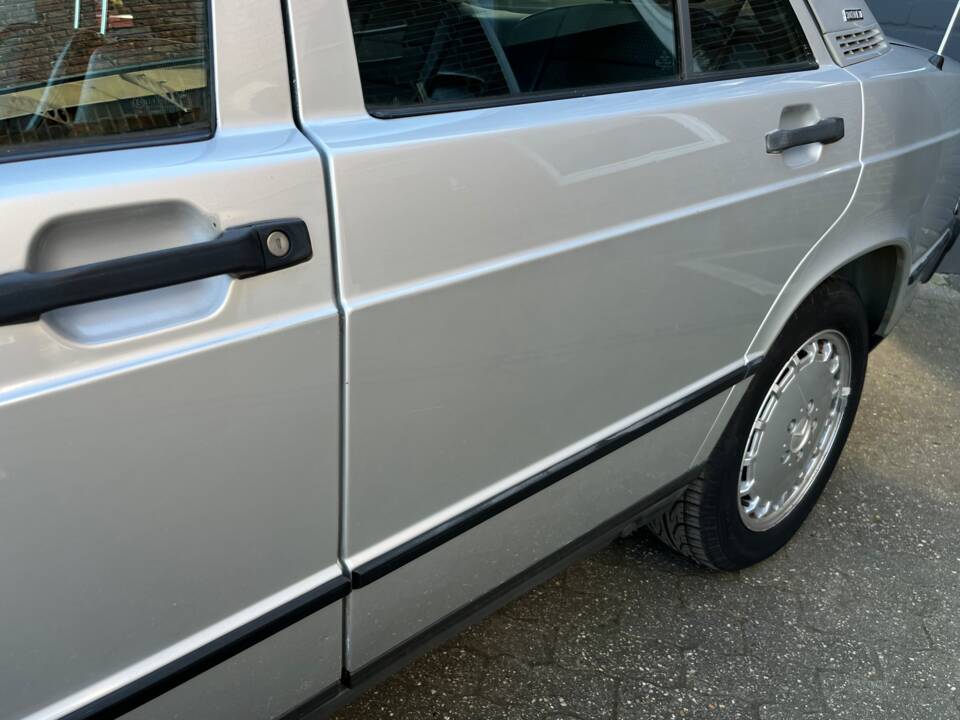 Image 42/89 de Mercedes-Benz 190 E 2.6 (1988)