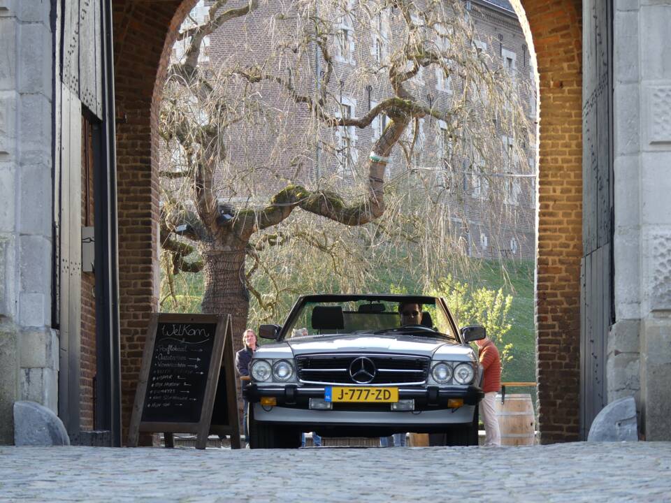 Afbeelding 5/7 van Mercedes-Benz 560 SL (1989)
