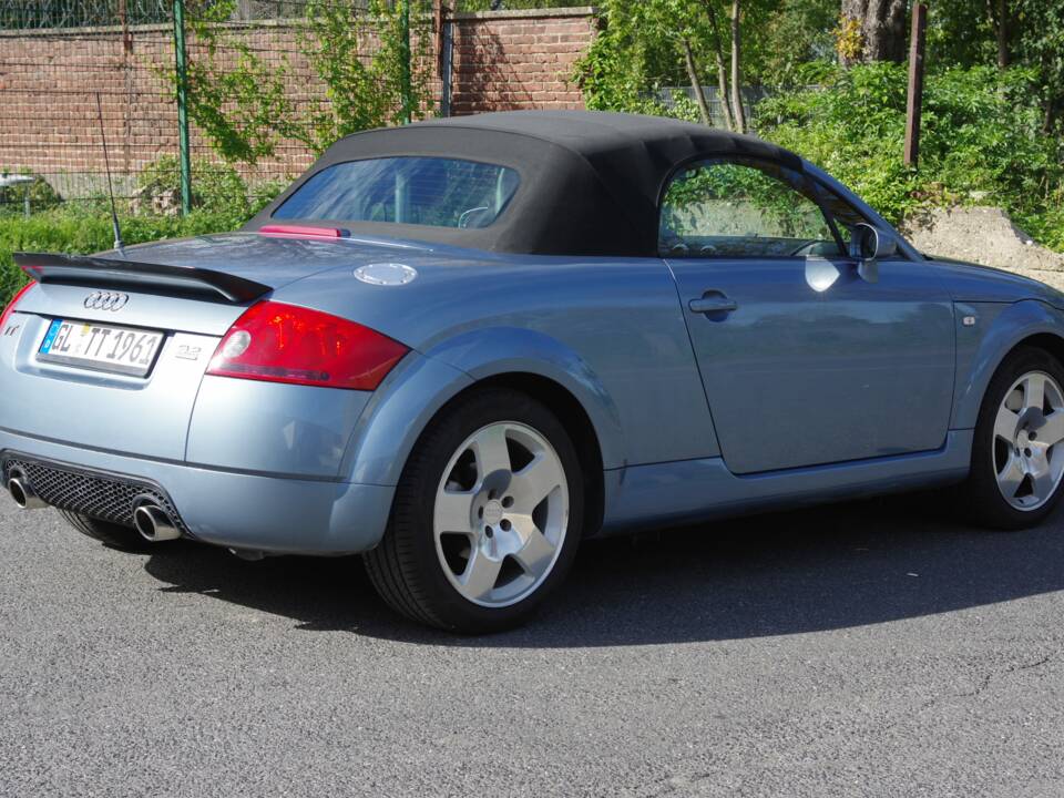 Image 17/20 de Audi TT 3.2 quattro (2004)