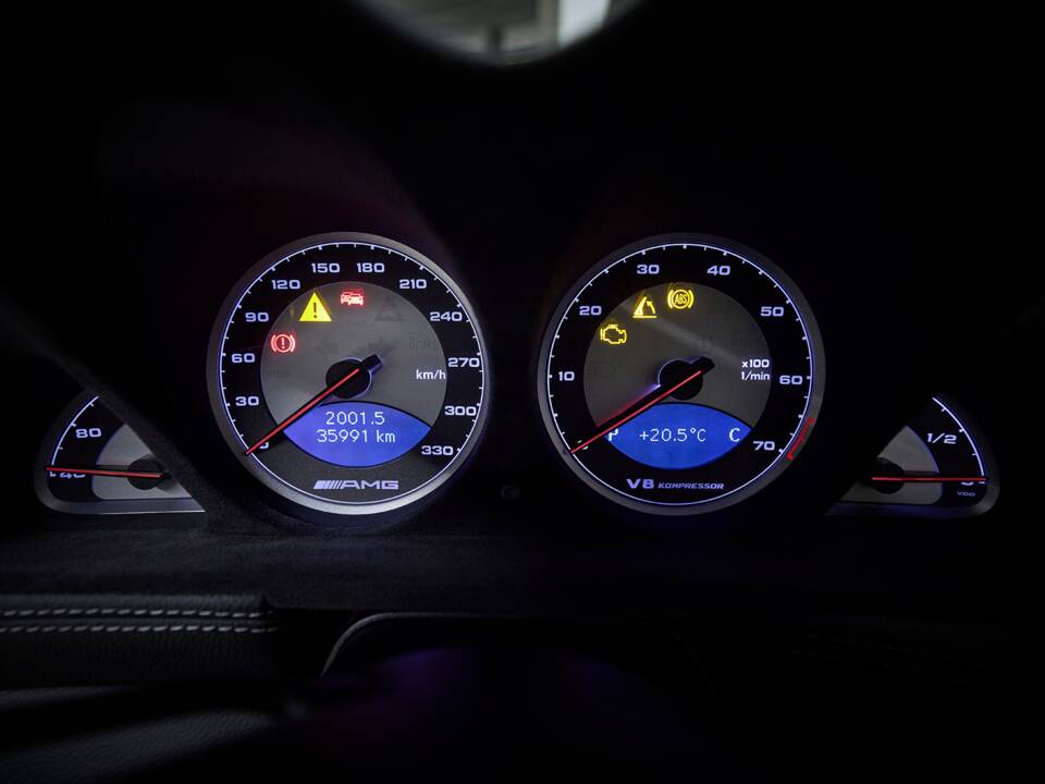 Image 76/99 de Mercedes-Benz SL 55 AMG (2005)