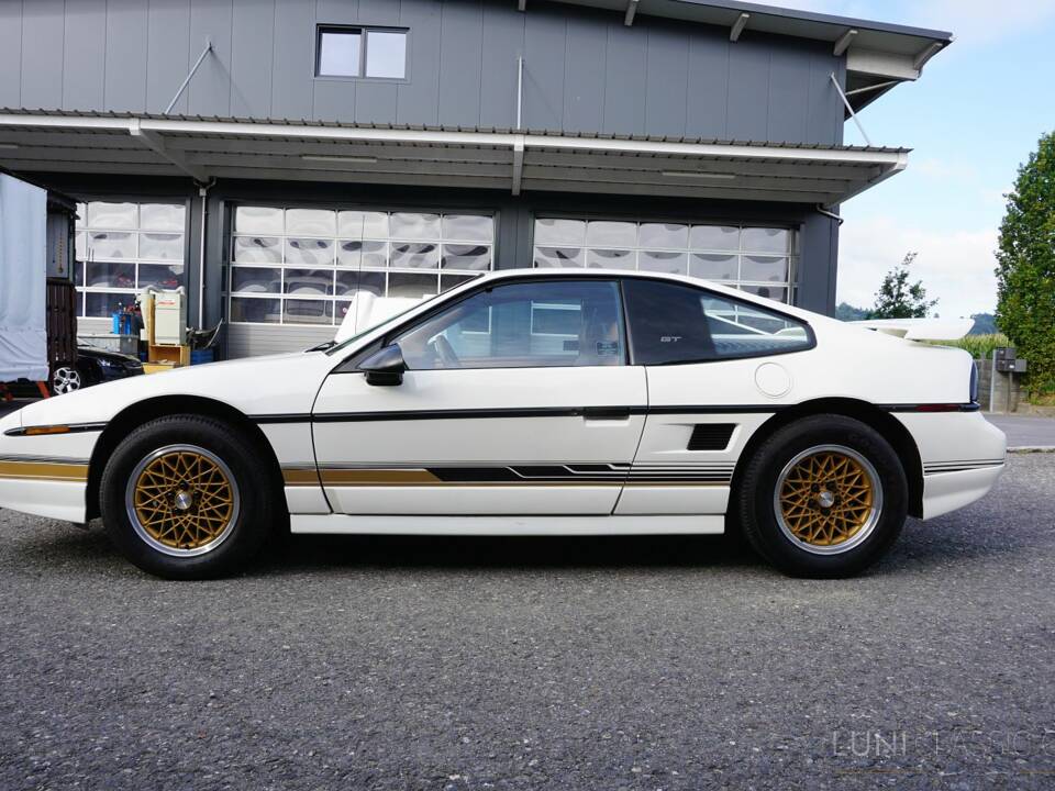 Afbeelding 4/70 van Pontiac Fiero GT (1988)
