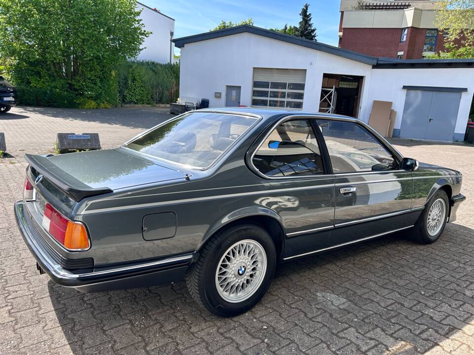Image 20/23 de BMW 635 CSi (1985)
