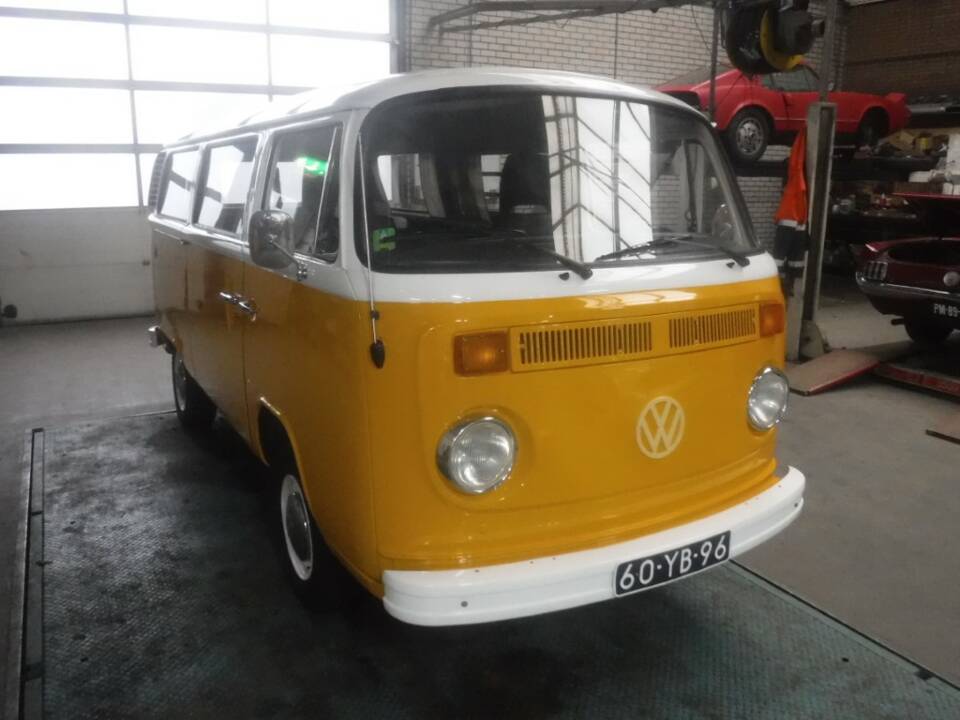 Image 35/49 of Volkswagen T2 a&#x2F;b (1977)