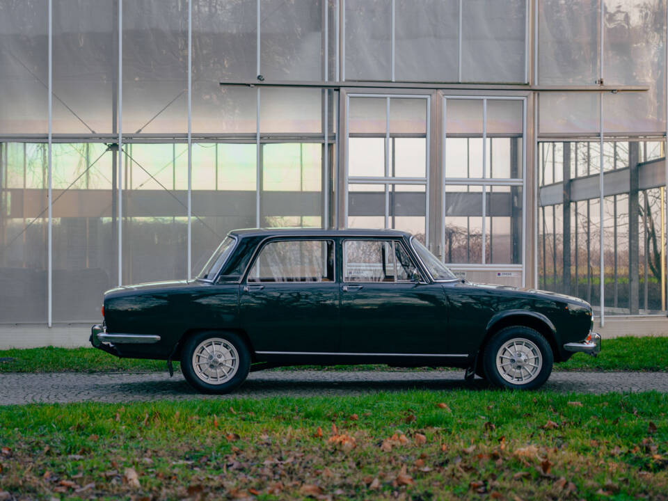 Image 2/78 de Alfa Romeo 1750 Berlina (1970)