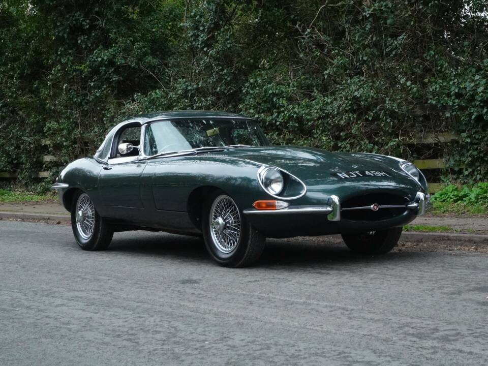Image 1/25 de Jaguar E-Type (1970)